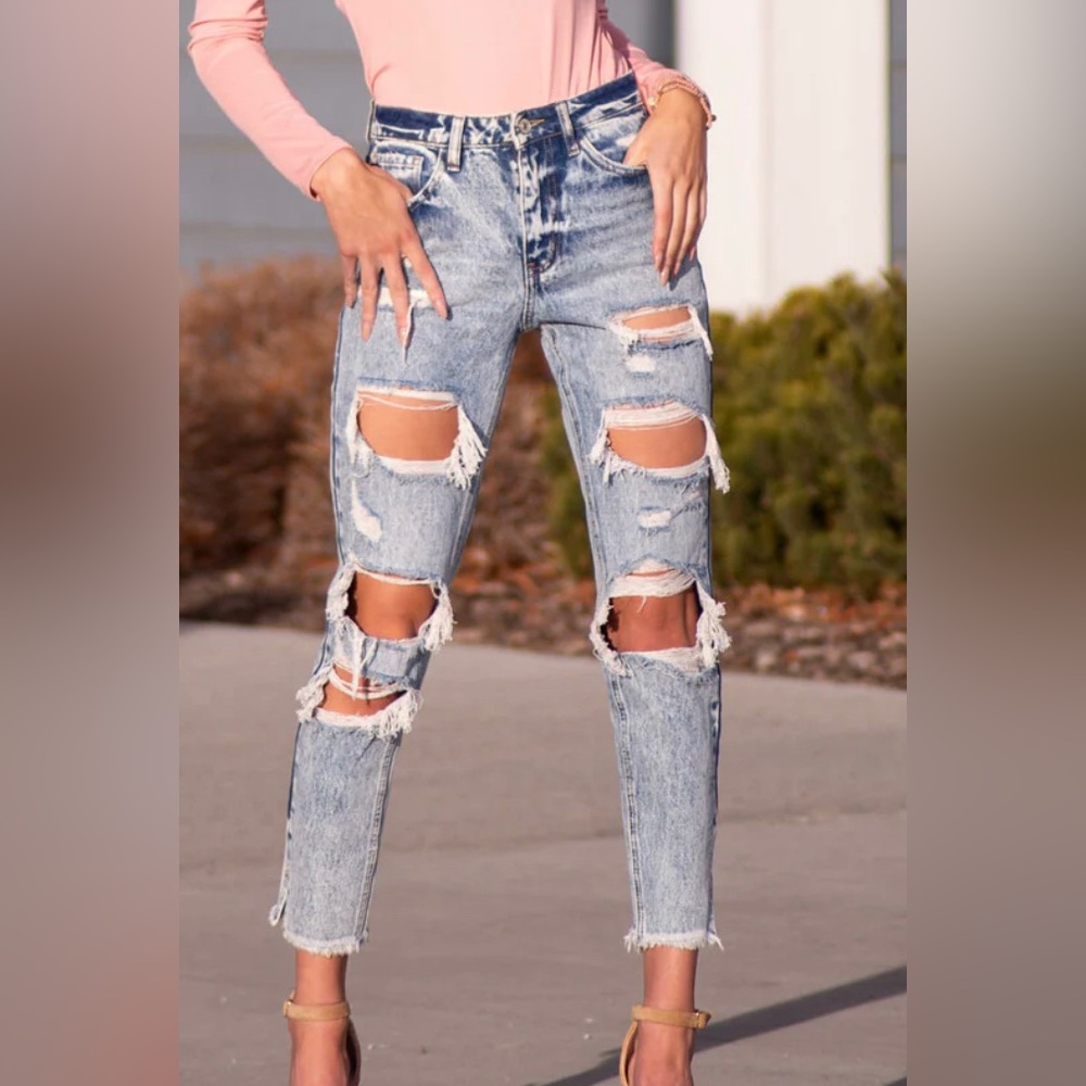 Kancan light acid wash , high rise boyfriend Jean . 80s style .